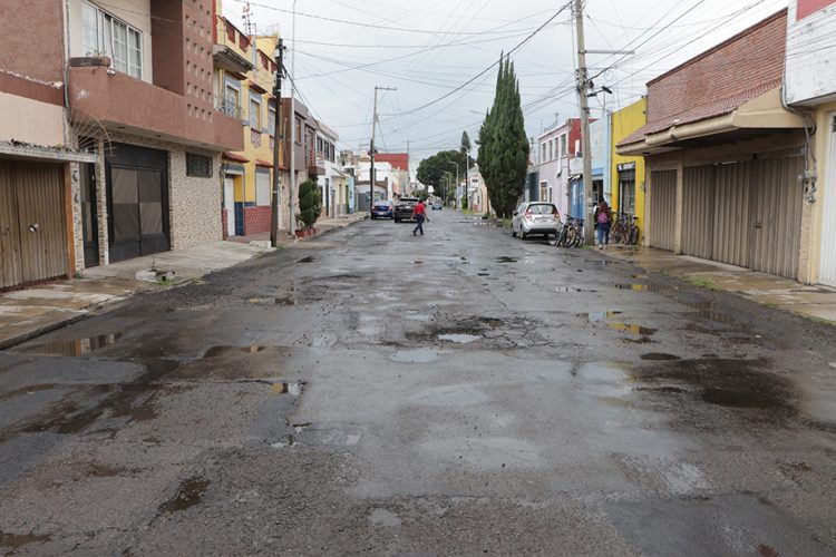 Inicia Gobierno Estatal pavimentación de seis vialidades más en la capital poblana