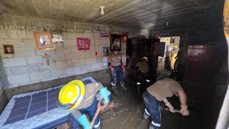 Protección Civil concluye limpieza de casas afectadas por inundación en Ciudad Serdán