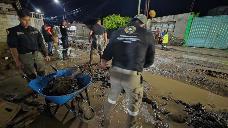 De manera inmediata, gobierno estatal atiende afectaciones por desbordamiento de río