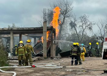 Autoridades mantienen monitoreo de afectaciones luego de explosión en bodega de Tepeaca
