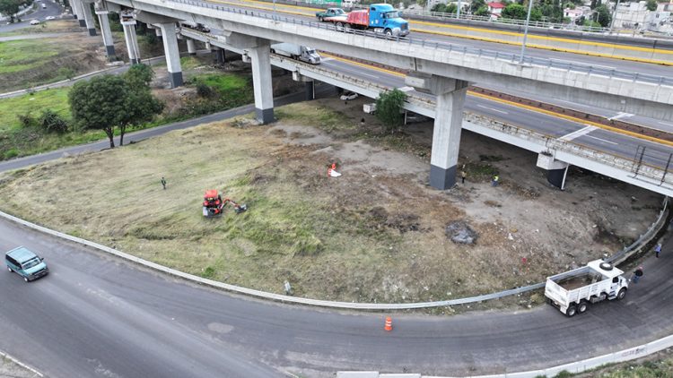 Transforma gobierno estatal accesos a Puebla con barrido mecánico y mantenimiento