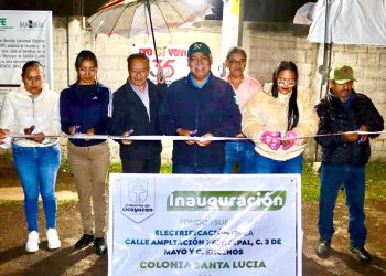 Inauguran electrificación de calles en Santa Lucía