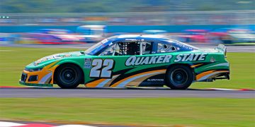 Tovar llega a Querétaro por la bandera de cuadros de Nascar México