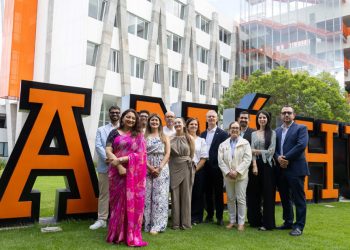 Anáhuac Puebla celebra una década de Internacionalización con la llegada de docentes de 10 países