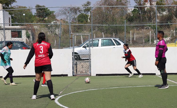 Preparan gran final de la liga municipal de Futbol en Ahuatempan