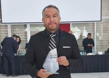 Reconocen a Valentín Paredes por su labor periodística e impulsa iniciativa para proteger a comunicadores