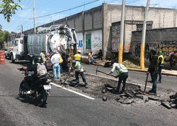 Agua de Puebla sigue causando daños a las calles y no las repara