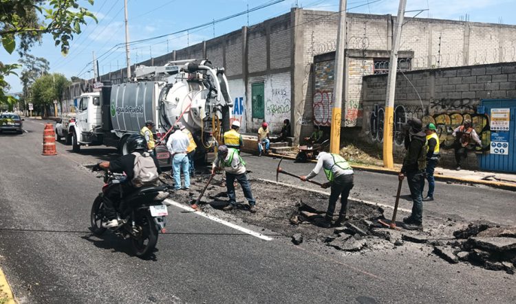 Agua de Puebla sigue causando daños a las calles y no las repara