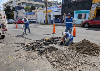 Infraestructura exige a Agua de Puebla reparar fugas y reponer pavimento que levantan