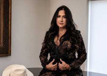 Annakarina estrena su primer álbum “Katarsis” y apunta a los Latin Grammy