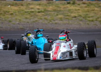 Competitivo espectáculo de la Vintage Fórmula Ford en el Autódromo de Querétaro