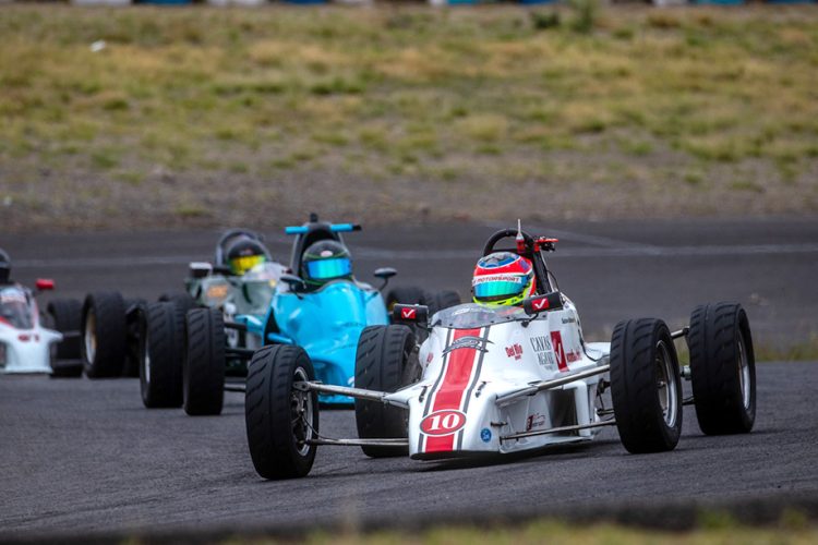 Competitivo espectáculo de la Vintage Fórmula Ford en el Autódromo de Querétaro