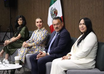 Unidad para la Igualdad de Género del Congreso entrega reconocimiento al presidente de la Fundación Cáritas Puebla