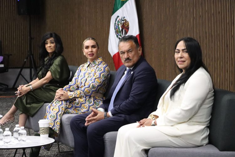 Unidad para la Igualdad de Género del Congreso entrega reconocimiento al presidente de la Fundación Cáritas Puebla