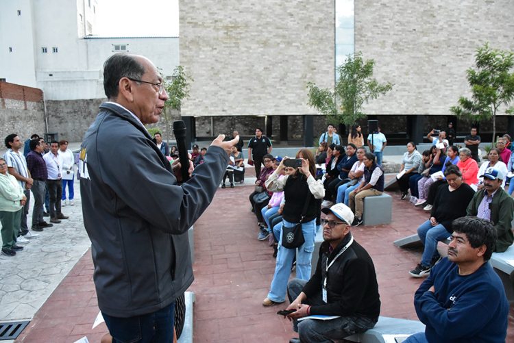 Entrega Gobierno del Estado apoyos a familias afectadas por explosión en Tepeaca