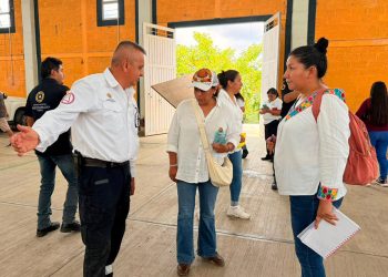Protección Civil entrega apoyos a afectados en Huehuetla