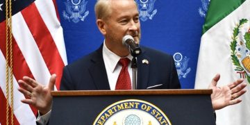 Tema del narcotráfico no debe dividir a EU y México: Ronald Johnson