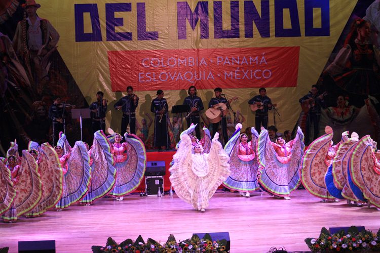 Reconoce edil de Tecomatlán el trabajo cultural de Antorcha