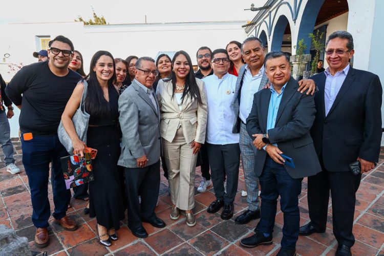 Tonantzin Fernández reconoce a Eduardo Luna por proyectar a Cholula en la gastronomía mundial
