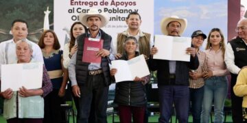 Ixtacamaxtitlán recibe apoyos estatales sin precedentes en maquinaria, fertilizantes y reforestación
