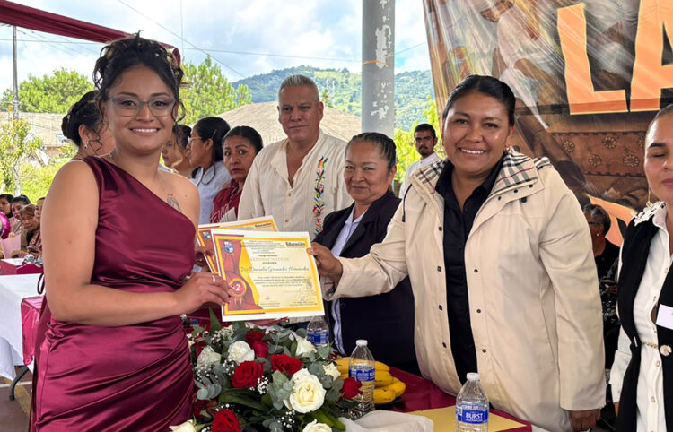 La educación organizada fortalece al pueblo para defender a México