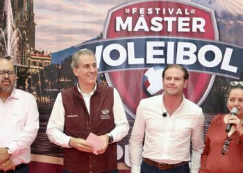 Pepe Chedraui sostiene encuentro con equipos poblanos rumbo al Festival Máster de Voleibol
