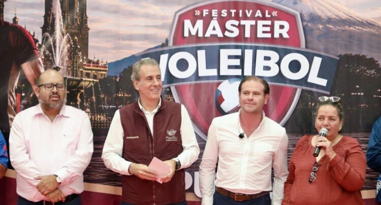 Pepe Chedraui sostiene encuentro con equipos poblanos rumbo al Festival Máster de Voleibol
