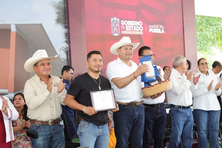Obra pública, apoyo al campo y riqueza comunitaria para la Sierra Norte: Armenta Mier
