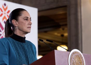 Presidenta Sheinbaum solicita a FGR investigación sobre aeronave del FBI; todo indica que el embajador mintió