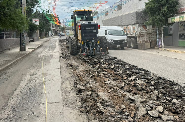 Interviene Gobierno del Estado tramo carretero San Diego Chalma – Santa Cruz Acapa en Tehuacán