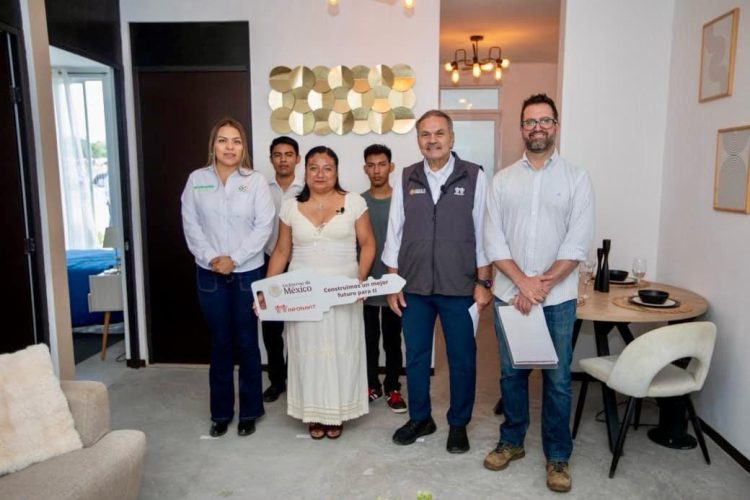INFONAVIT realiza entrega de Viviendas del Bienestar a derechohabientes de San Luis Potosí
