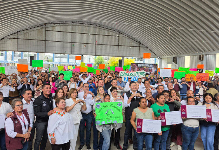 Gobierno de Puebla entrega apoyos a artesanos de la microrregión 13