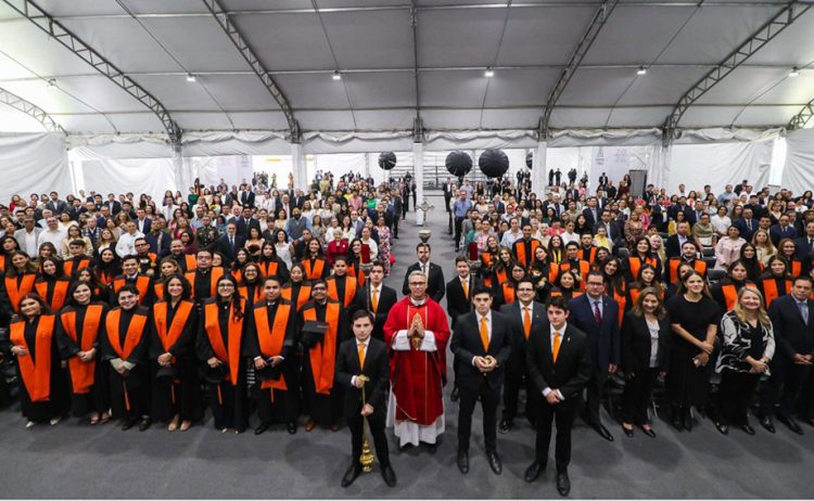 Universidad Anáhuac Puebla gradúa a más de 600 profesionistas; uno de cada diez con Mención Honorífica