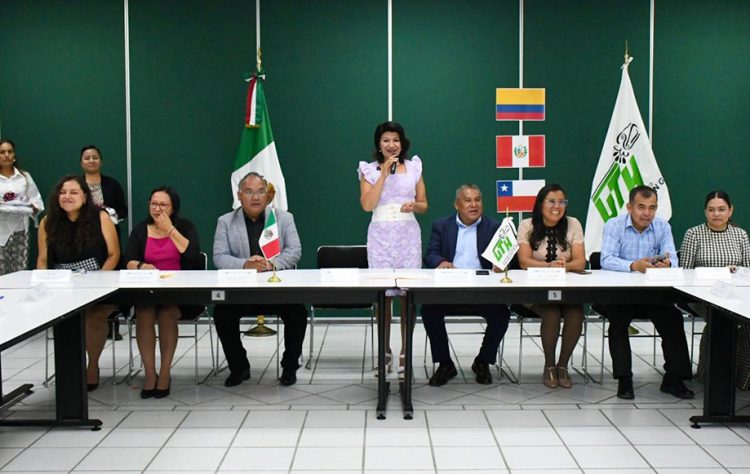 Representan seis estudiantes de UTH a Puebla en becas de Alianza del Pacífico