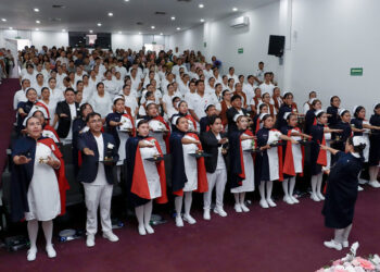 ISSSTEP reconoce a 25 pasantes de enfermería que concluyeron su servicio social