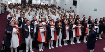 ISSSTEP reconoce a 25 pasantes de enfermería que concluyeron su servicio social
