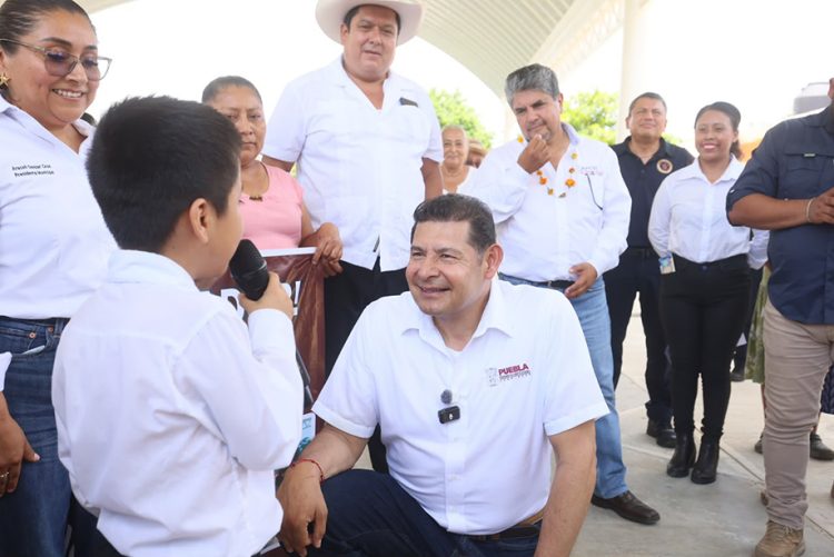 Recuperan Gobierno Federal y Estatal escuelas afectadas por lluvias en Pantepec