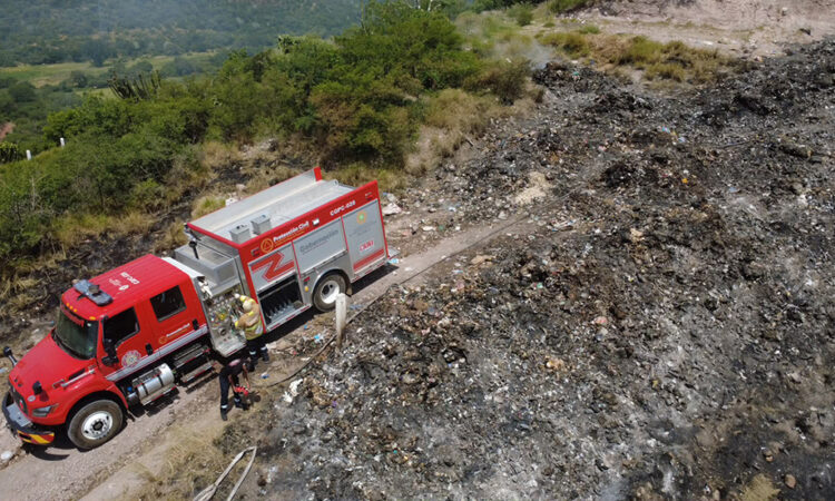 Protección Civil reporta 60% de control en incendio de Acatlán
