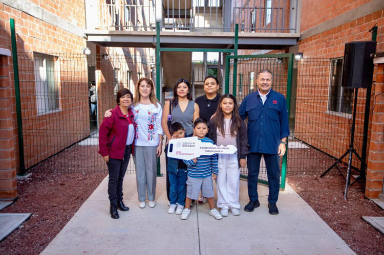 INFONAVIT realiza primera entrega de Viviendas del Bienestar a derechohabientes de Morelos
