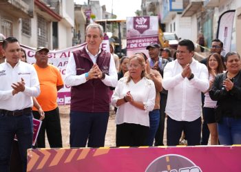 Supervisa Pepe Chedraui trabajos de pavimentación en la Junta Auxiliar Santo Tomás Chautla