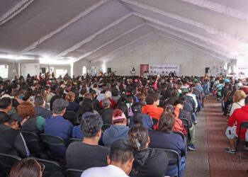 Omar Muñoz entrega 845 calentadores solares más a familias de Cuautlancingo