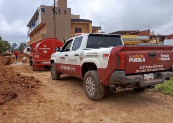 Protección Civil rescata a trabajadores tras derrumbe en Zacatlán
