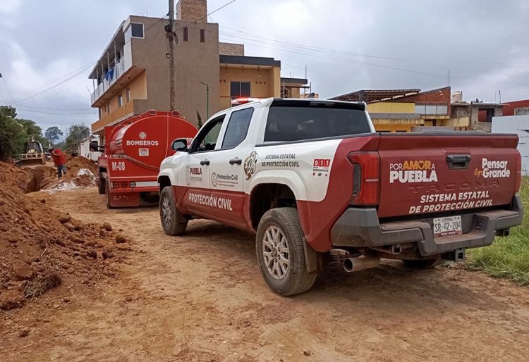Protección Civil rescata a trabajadores tras derrumbe en Zacatlán