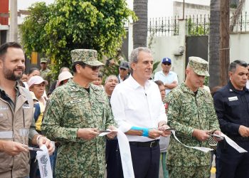 Entrega Pepe Chedraui rehabilitación vial en la Junta Auxiliar Ignacio Zaragoza, con el Tren Capitalino de Pavimentación