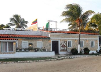 Posada Galápagos reafirma su compromiso con el desarrollo y el turismo en Los Roques