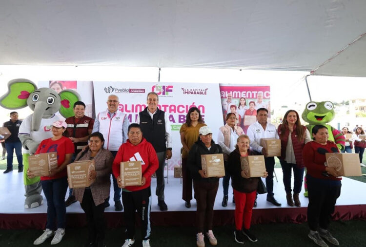 A través del DIF Puebla Capital, entrega Pepe Chedraui más de 4 mil despensas en La Resurrección