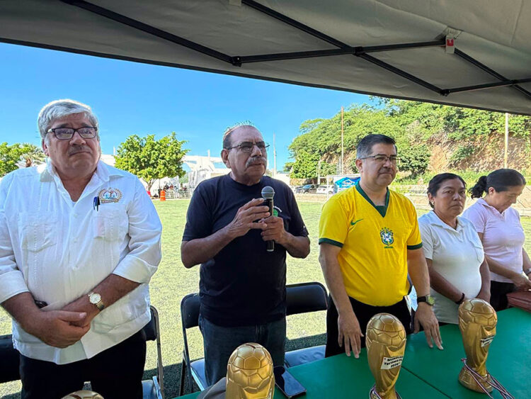Con el «mundialito de futbol» trabajan con la niñez en Tecomatlán