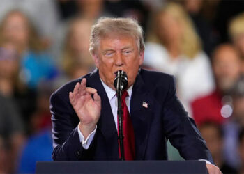 Trump sigue en busca de lagunas para imponer más aranceles que fortifiquen su economía