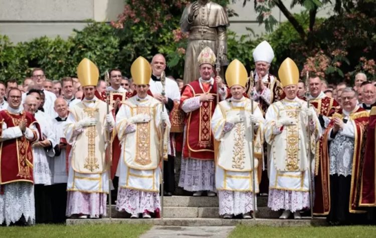 Excomulga el Vaticano a 6 Obispos de la Fraternidad Sacerdotal San Pío X