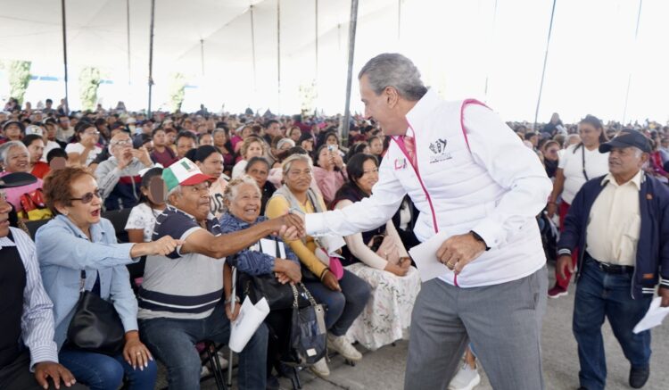 Respalda Pepe Chedraui a familias con entrega de despensas en Bosques de San Sebastián